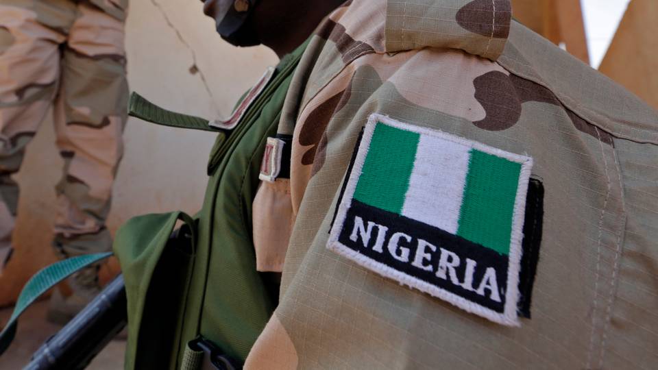 Nigerian military helicopter crew survives crash in oil hub