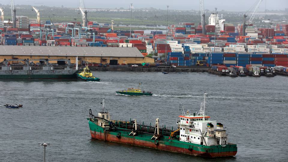 Nigerian port workers divided over strike