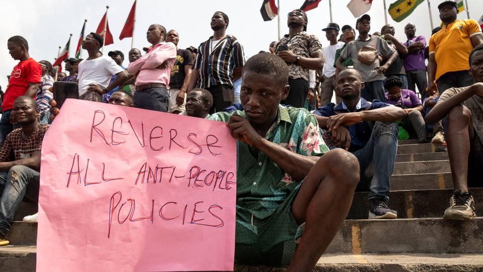 Nigeria tightens security after food store looting