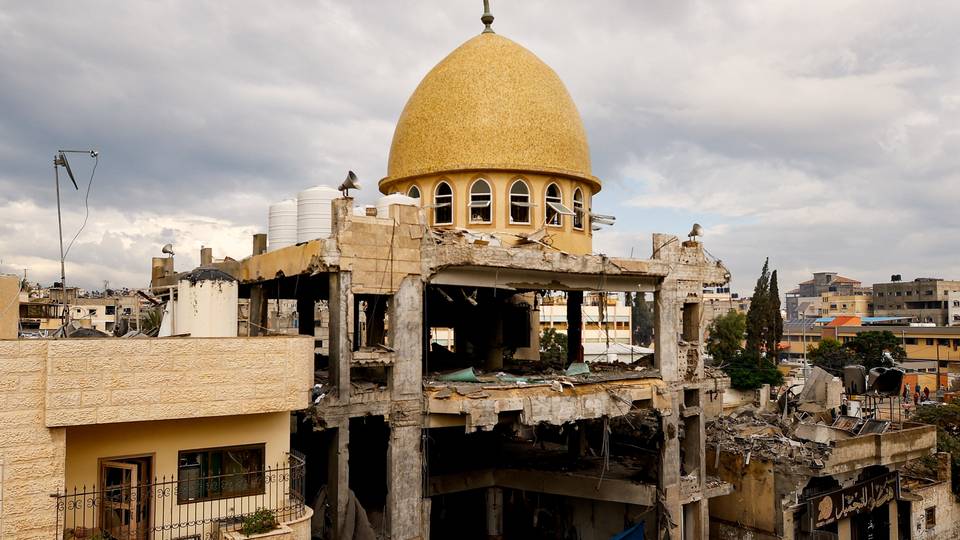 Gaza attacks death toll exceeds 14,100