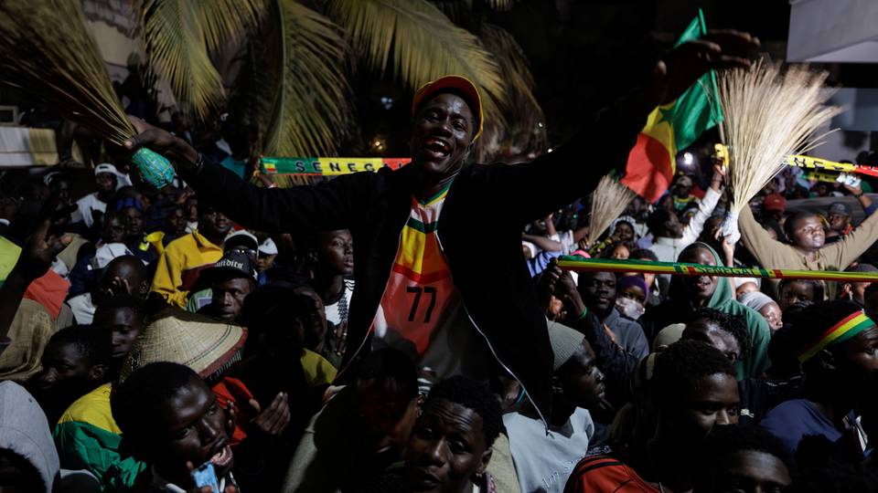 Senegalese await presidential election results