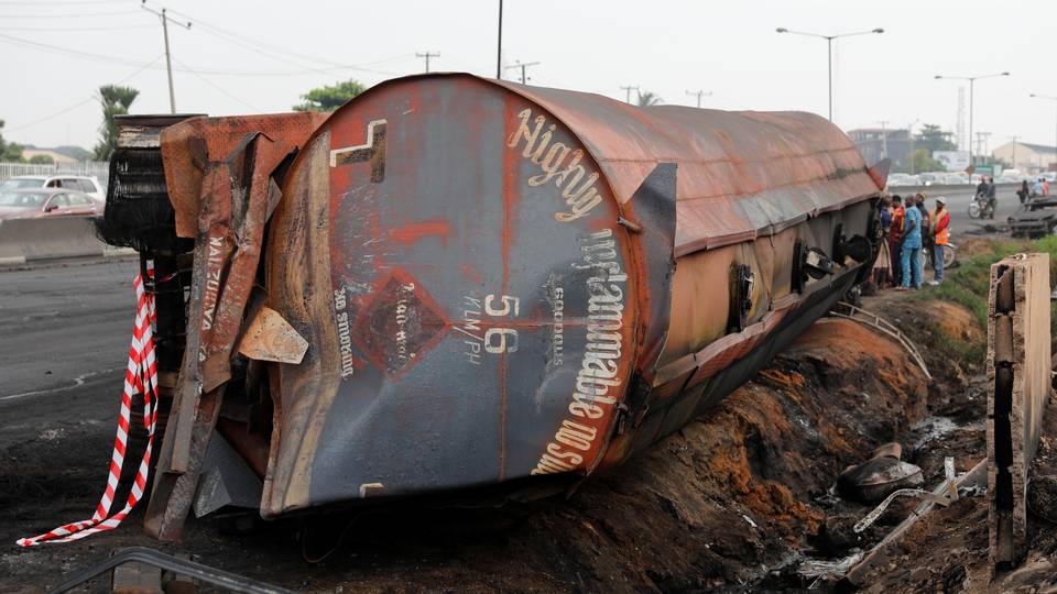 Bus, fuel tanker collision kills 14 people in Nigeria