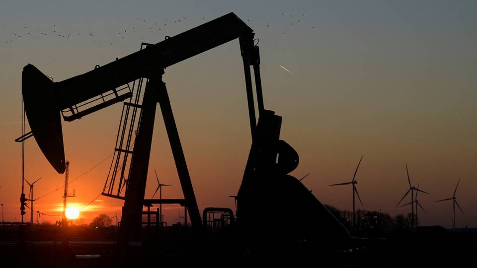 Libya oil guards reopen oilfields after strike