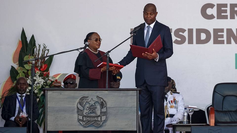 Mozambique's Daniel Chapo sworn in as president amid unrest