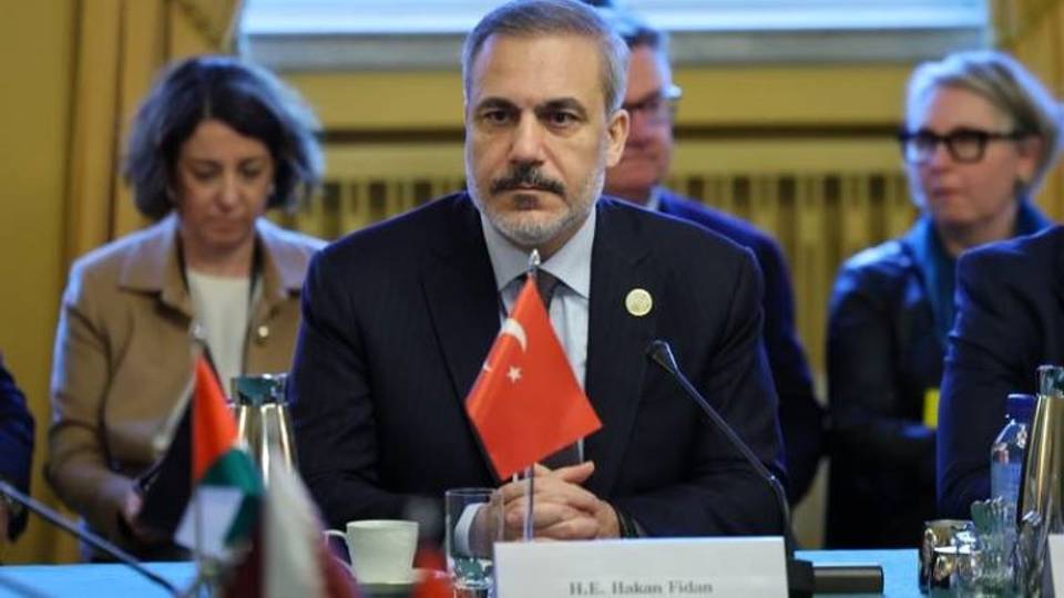 Le ministre turc des AE s'engage dans la diplomatie pour la paix à Gaza lors de pourparlers à Oslo