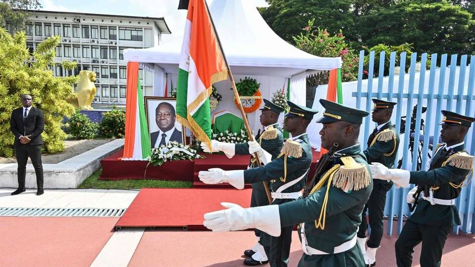 L'ex-président ivoirien Bedié enterré 10 mois après son décès