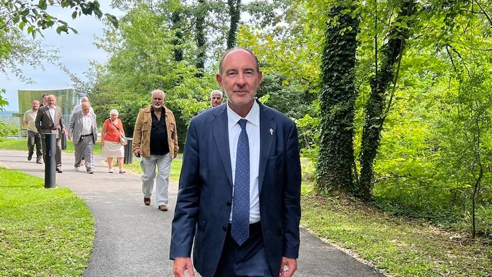 Un petit-fils du général de Gaulle veut la nationalité russe