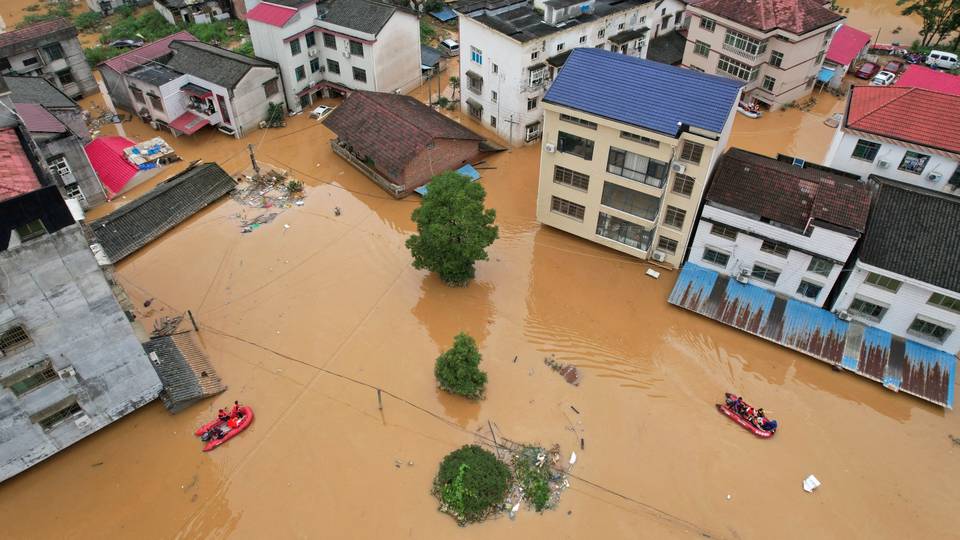 China bridge collapse kills 11, leaves over 30 missing