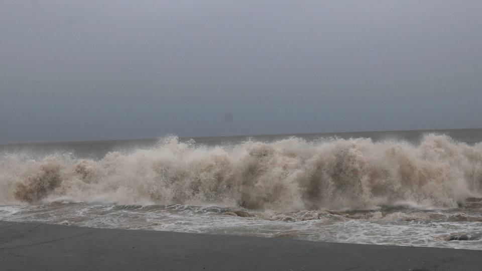 China braces for twin tropical cyclones