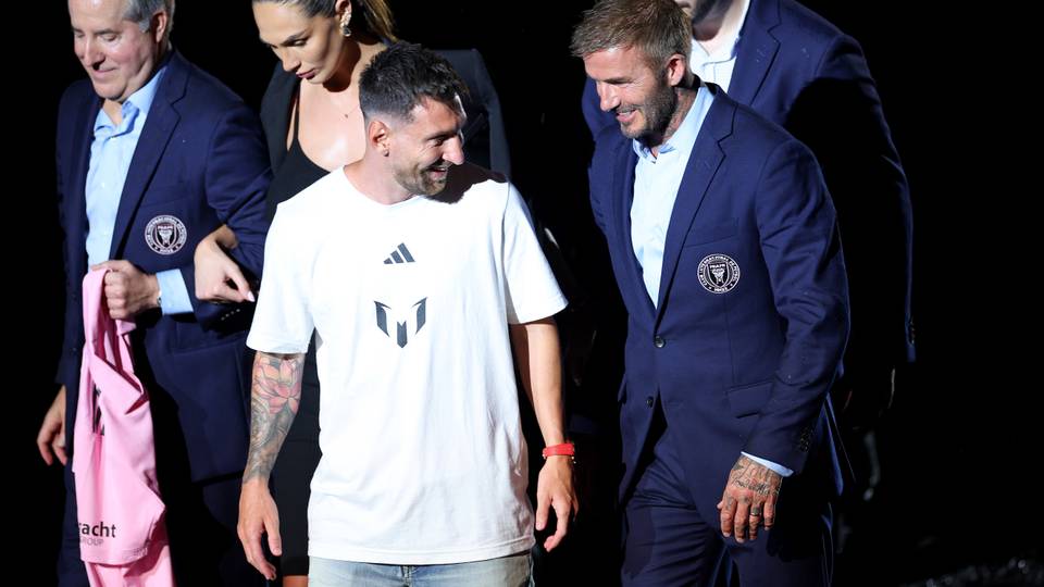 Messi et Beckham hués par le public à Hong Kong