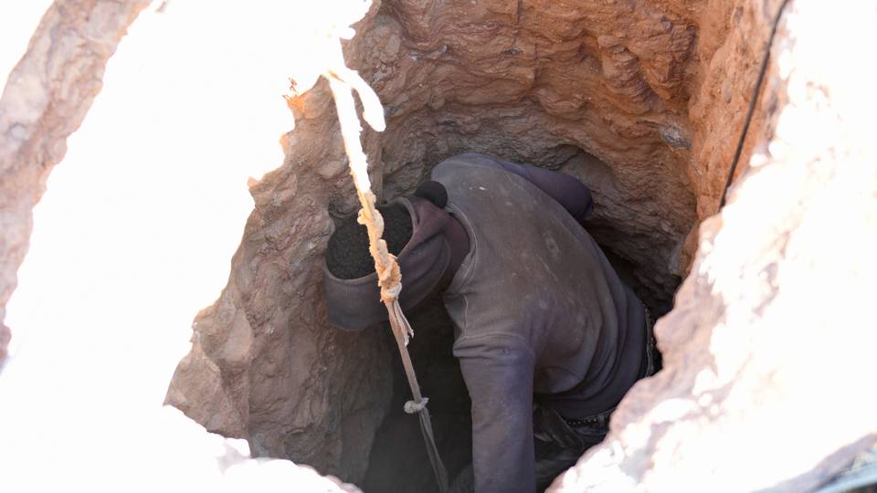 Protesting South African miners emerge after days underground