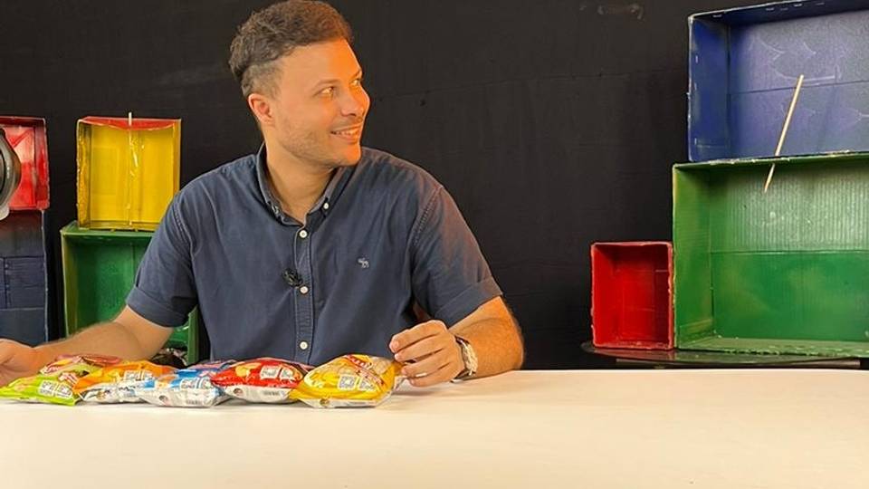 Hamada Shaqoura, le cuisinier blogueur qui sert de " l'espoir" aux enfants de Gaza