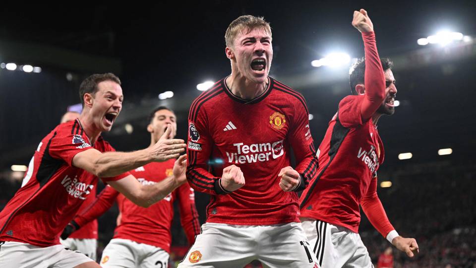 Man United pull great comeback to beat Villa 3-2
