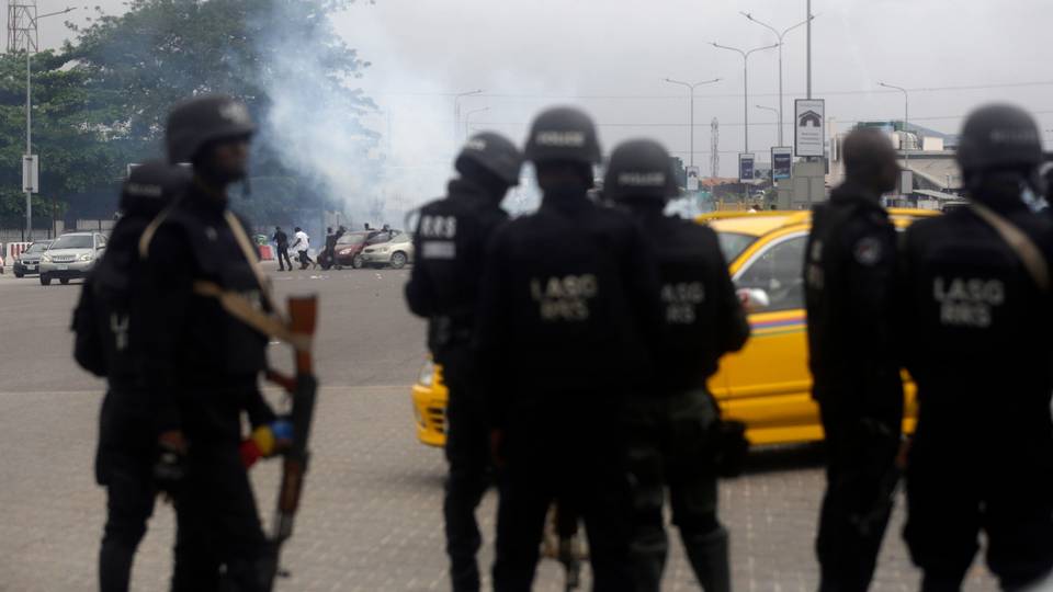 Nigeria : la police tire des gaz lacrymogènes sur des manifestants à Abuja et à Kano