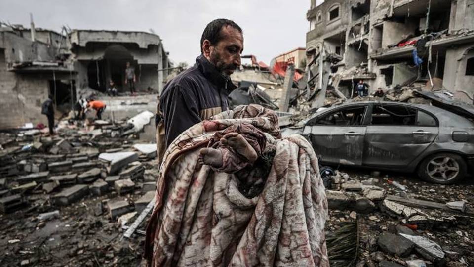 Israël intensifie ses frappes à Gaza, plus de 250 palestiniens tués en 24 heures