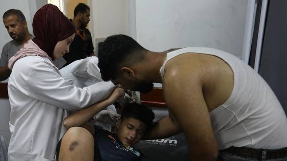Yadda likitoci suka koma yin tiyata a barandar asibitoci saboda rashin dakuna a Gaza