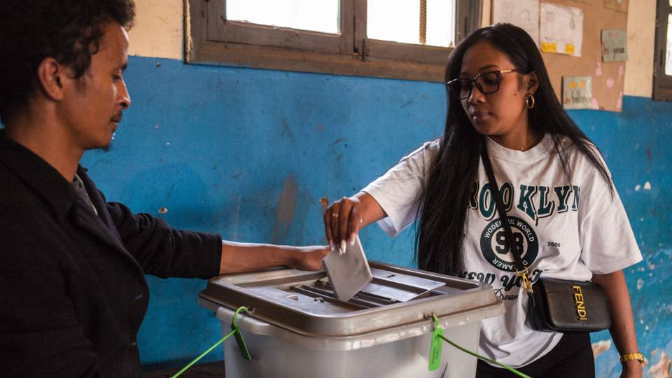 Voting closes in Madagascar as opposition slams election