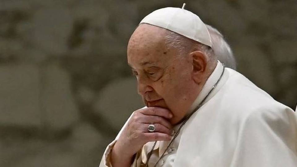 Pope Francis remains in 'critical condition'