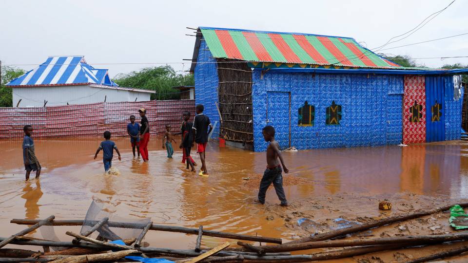 Floods keep thousands of Somali students out of school