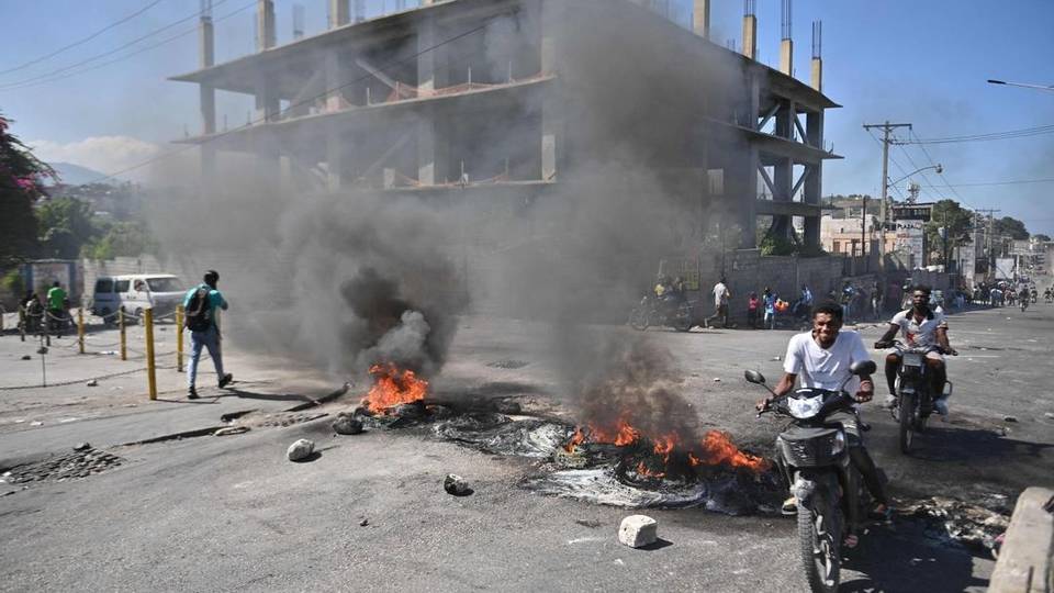 Comores: un mort et six blessés dans des heurts, l'opposition appelle à manifester