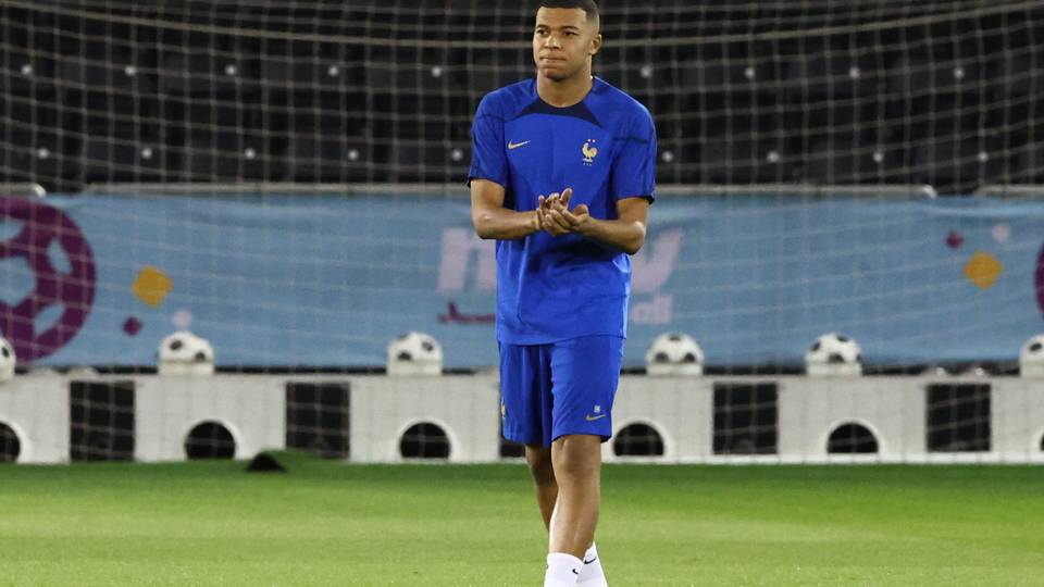Foot: Mbappé, une absence en Bleu et des questions