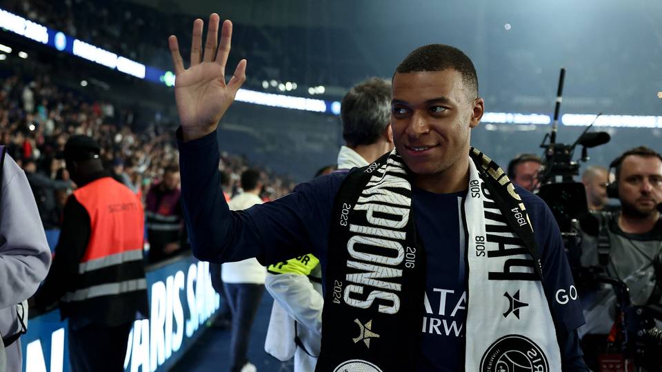Mbappé closes French league chapter when PSG visits Metz
