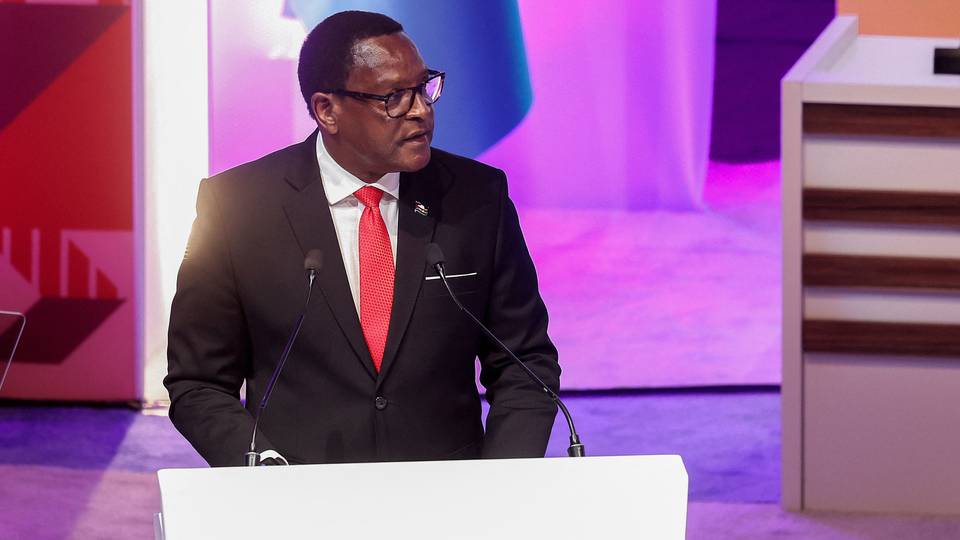 Malawi leader suspends all government foreign trips