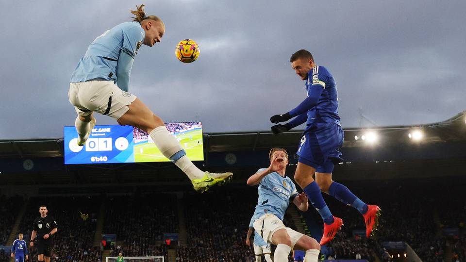 Man City beat Leicester to ease pressure on Guardiola