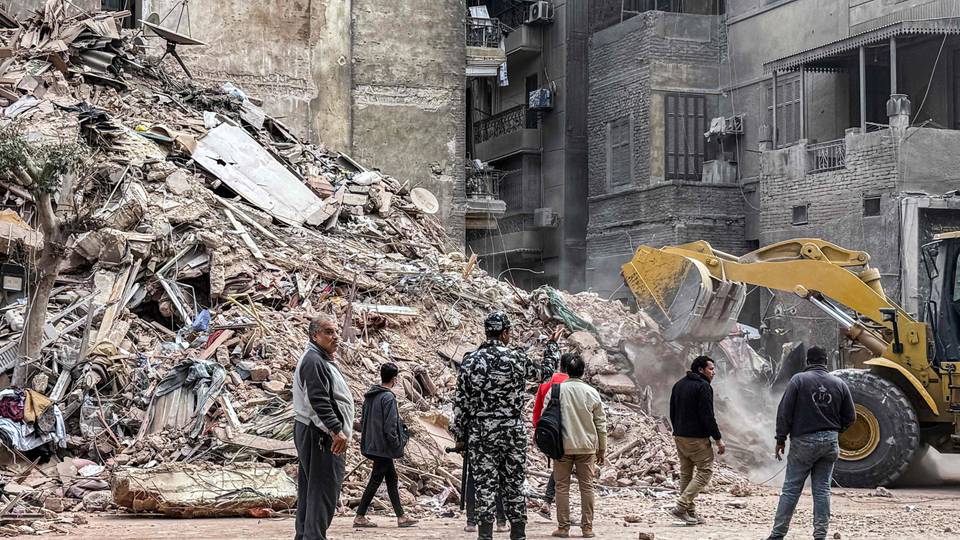 Egypt building collapse kills eight people