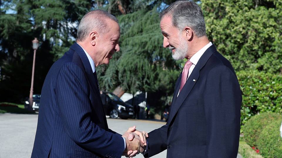 Turkish president arrives in Spain for the 8th intergovernmental summit