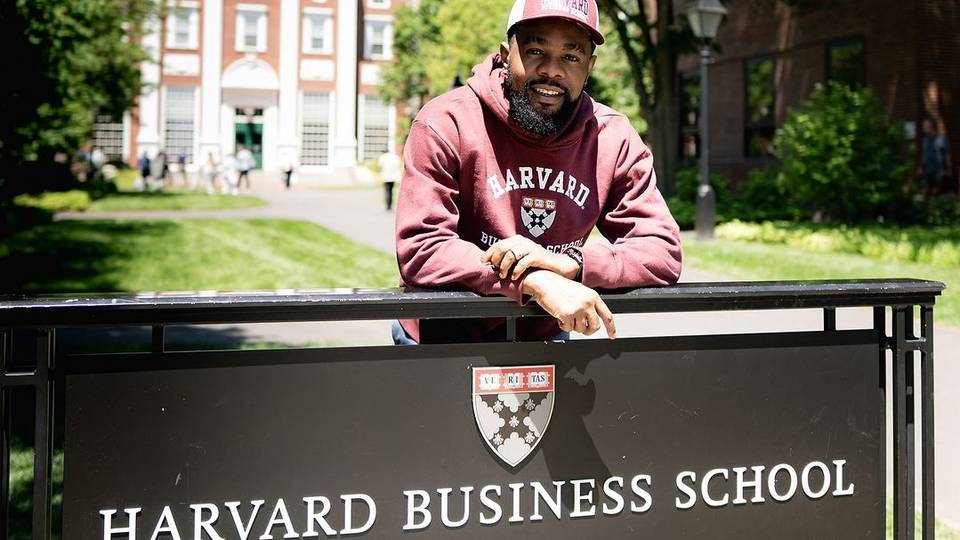 Tauraron mawaƙin Nijeriya Patoranking ya kammala karatunsa a Harvard Business School