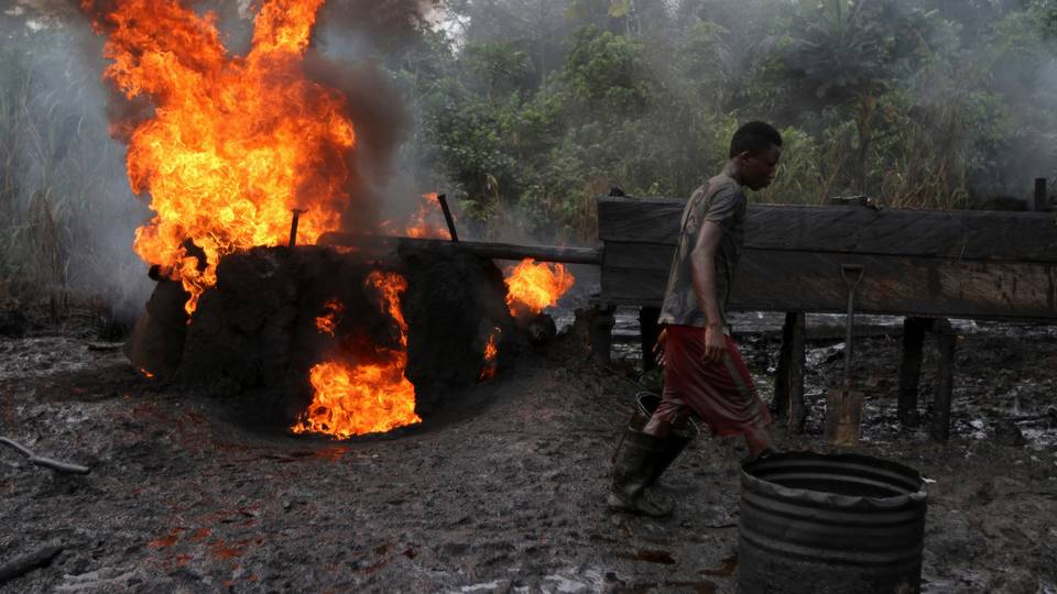 Les autorités nigérianes saisissent 1,2 million de litres de pétrole volé