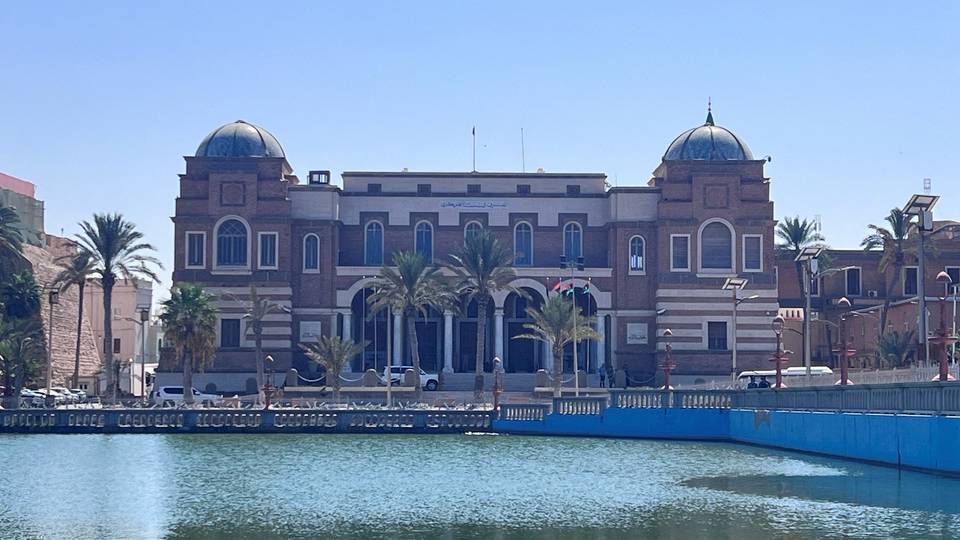 Libya rival factions agree to jointly hire central bank governor