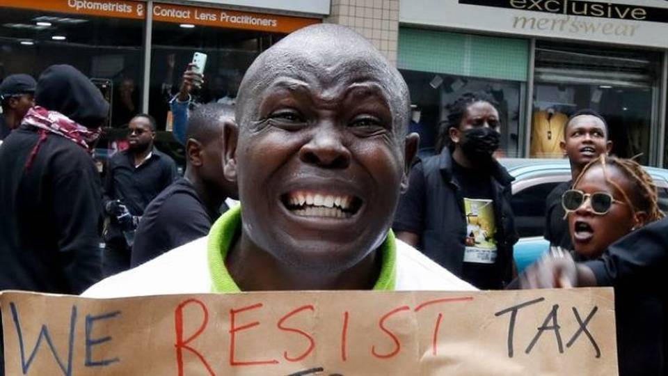 Le pouvoir de la génération Z ? Les jeunes manifestants forcent la modification des hausses d'impôts au Kenya