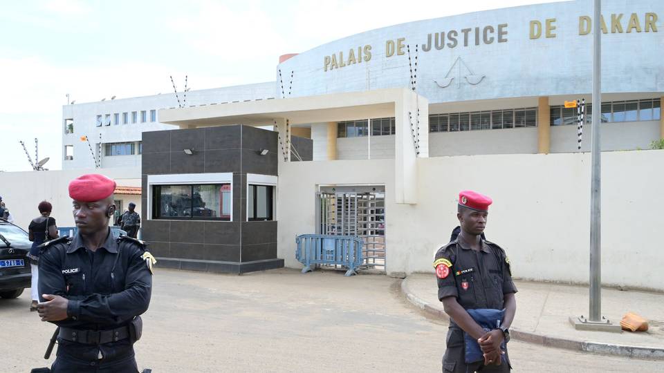 Présidentielle au Sénégal: les avocats de l'Etat affirment que l'opposant Sonko reste inéligible