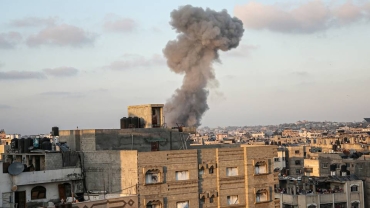 Live Updates: Fresh Israeli strikes in Gaza kill many during Islamic holiday