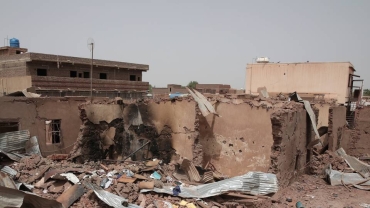 Thousands flee Sudan town amid escalating clashes
