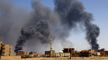 Sudan nationals in 'panic' as RSF troops move south