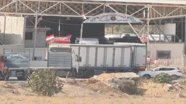 Construction equipment 'awaiting Gaza entry' from Egypt