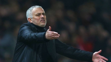 Mourinho fined $22,000, escapes ban