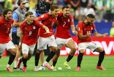 Egypt in history-making World Cup win over Australia to reach round of 16
