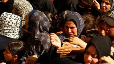 Live Updates: Israel bombs school housing displaced people — Palestinian media