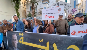Tunisie : des journalistes dans la rue pour dénoncer la détention de Mourad Zeghidi