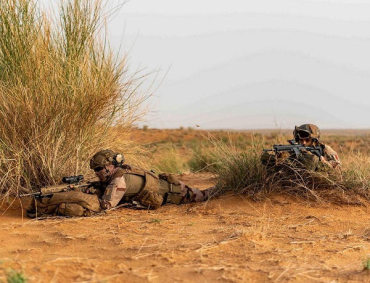 Sahel : une force russe annonce une opération aérienne contre des combattants armés près de la frontière malienne