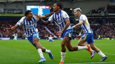 Premier League: Manchester United fall to table toppers Brighton