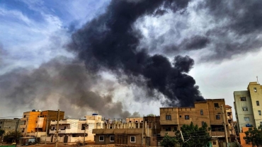 Rival forces in Sudan trade fire across the Nile