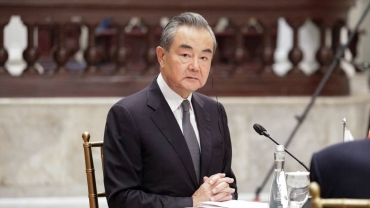 China's top diplomat visits Namibia, meets president-elect