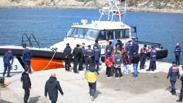 Deaths as refugee boat sinks off northwestern Türkiye