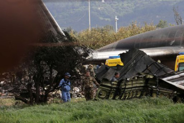 Algérie : Deux militaires tués dans le crash d’un avion de l’armée de l’air