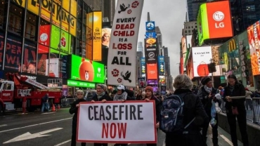 Marche silencieuse à New York demandant la fin des attaques israéliennes contre les enfants de Gaza